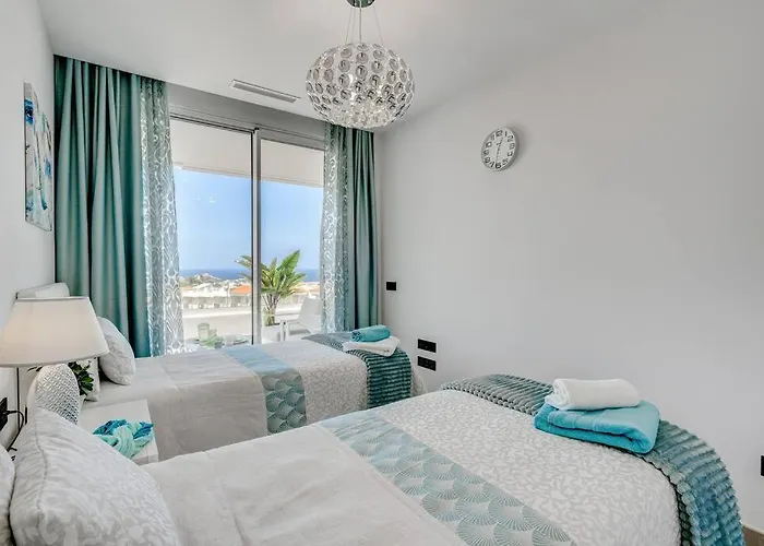 Διαμέρισμα Luxury Apartment. Heated Pool. Ac. Ocean View!