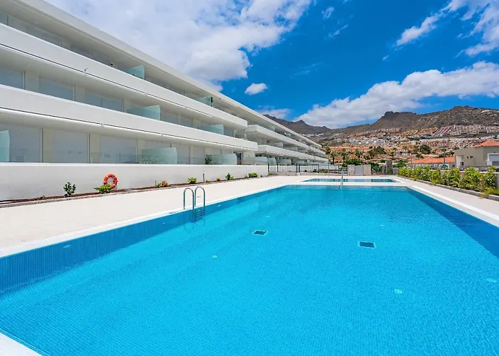 Luxury Apartment. Heated Pool. Ac. Ocean View!