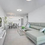 Apartmán Luxury Apartment. Heated Pool. Ac. Ocean View! *