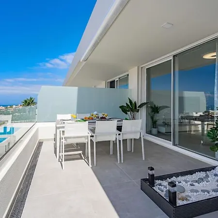 Luxury Apartment. Heated Pool. Ac. Ocean View! 아파트 *